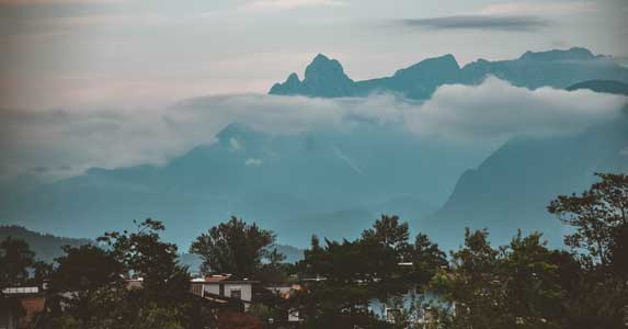 梦魇缠身：做梦总梦到死去的奶奶，打开她的棺材我才知缘由